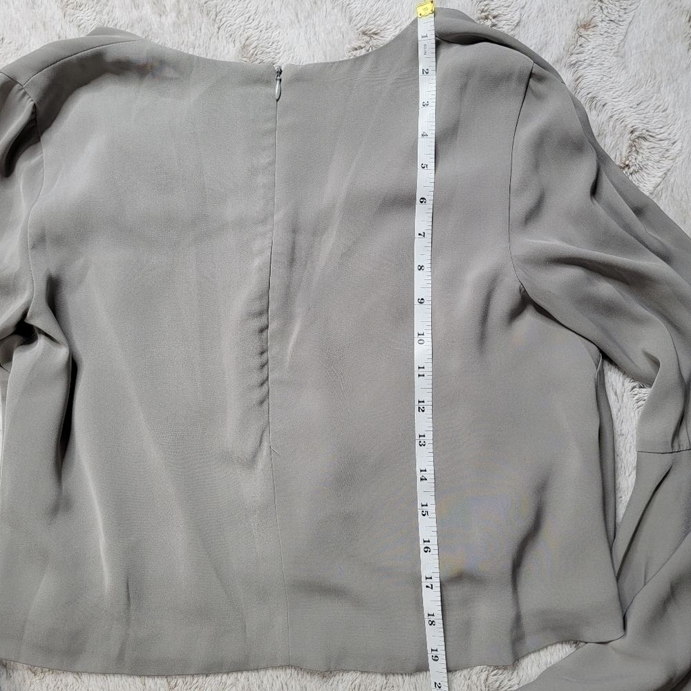 Keepsake The Label Gray Bell Sleeve V Neck Cropped Top Size S - Picture 8 of 9